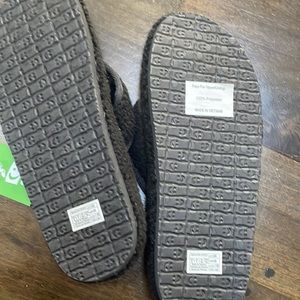 sanuk furreal flip flops